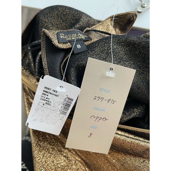 Reem Acra
Metallic One-Shoulder Gown - Picture 10 of 11